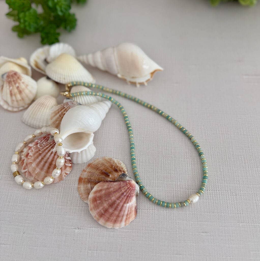 Natural aquamarine 16” necklace with a centered pearl.
