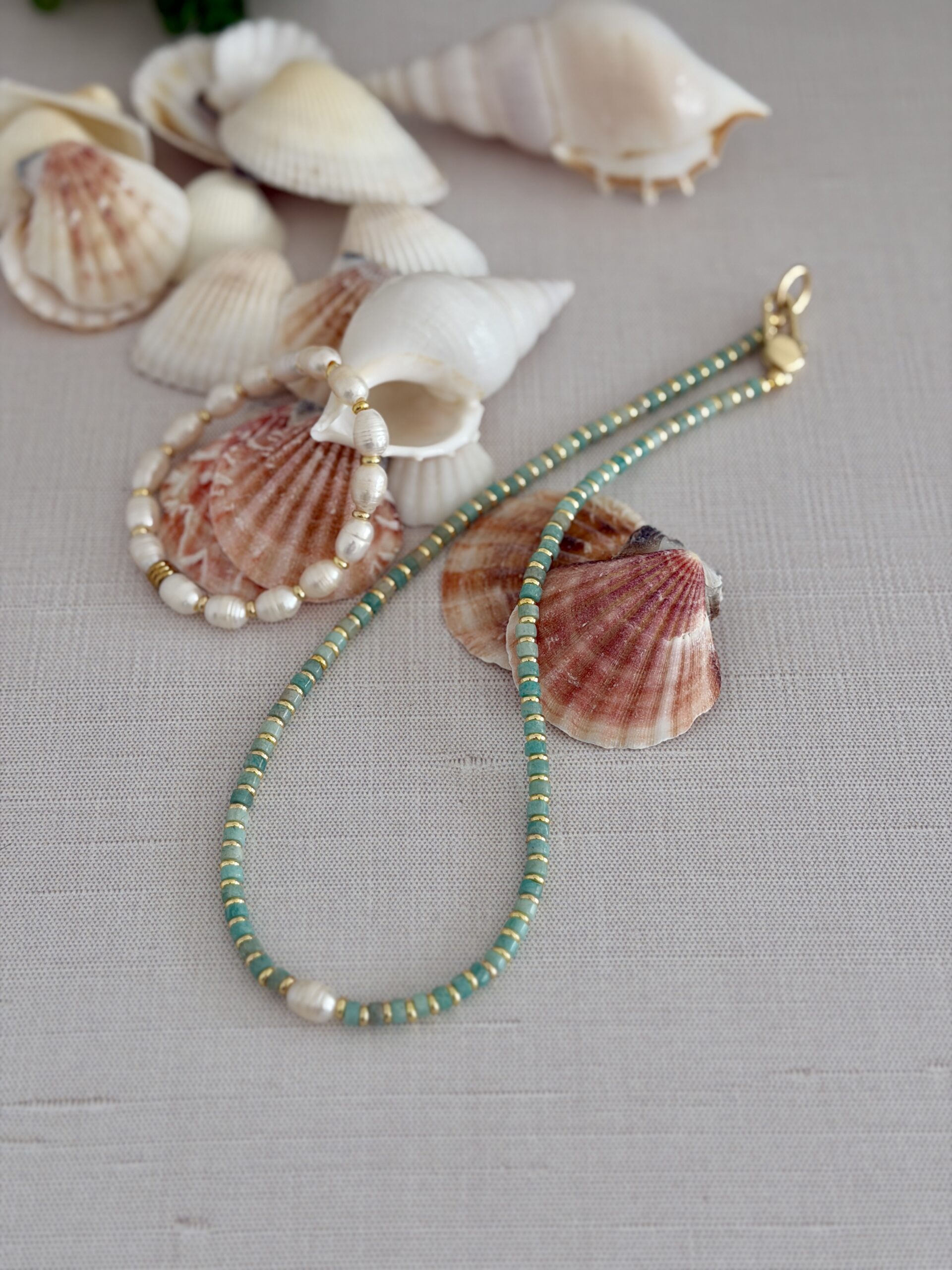 Natural aquamarine 16” necklace with a centered pearl.