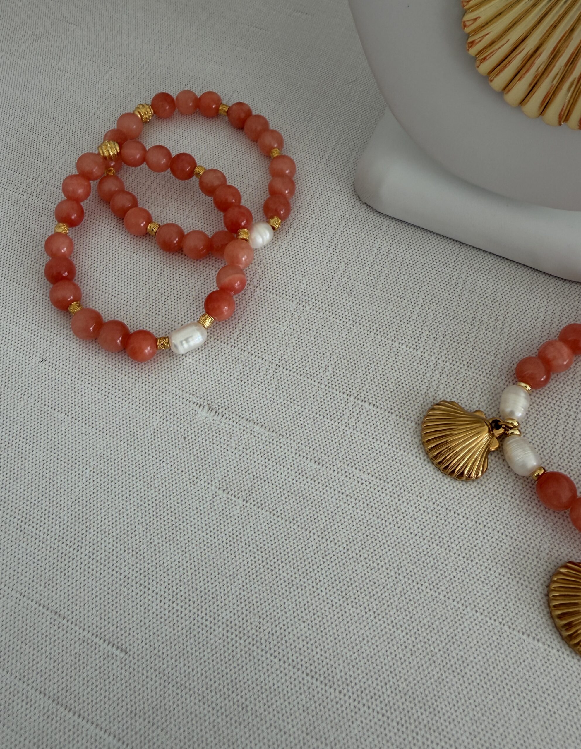 Botswana agate bracelet in coral with a centered pearl