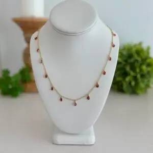 Raspberry pink rose quartz necklace. This necklace is 18’ long and has a chandelier dangle to each bead. The chain in a gold tone.
